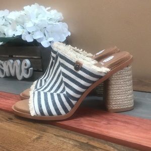 FINAL SALE Yellow box heeled sandals NWT